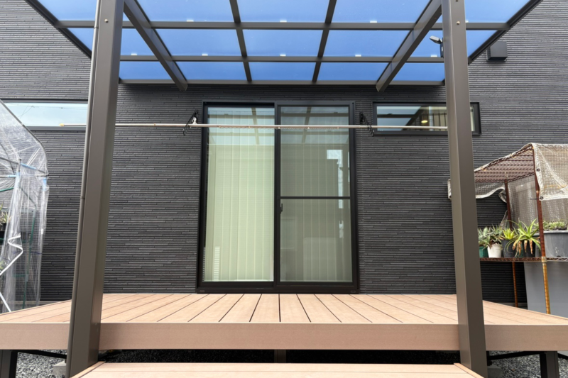 静岡市の新築施工事例。LIXIL樹ら楽ステージとフーゴFテラスで快適なお庭空間を設計。