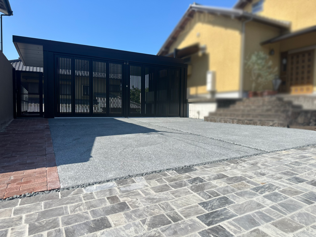 富士市で施工したLIXIL Gルーフカールーフとプレミエスゲートワイドを採用した上質なお庭リフォーム外構の全景