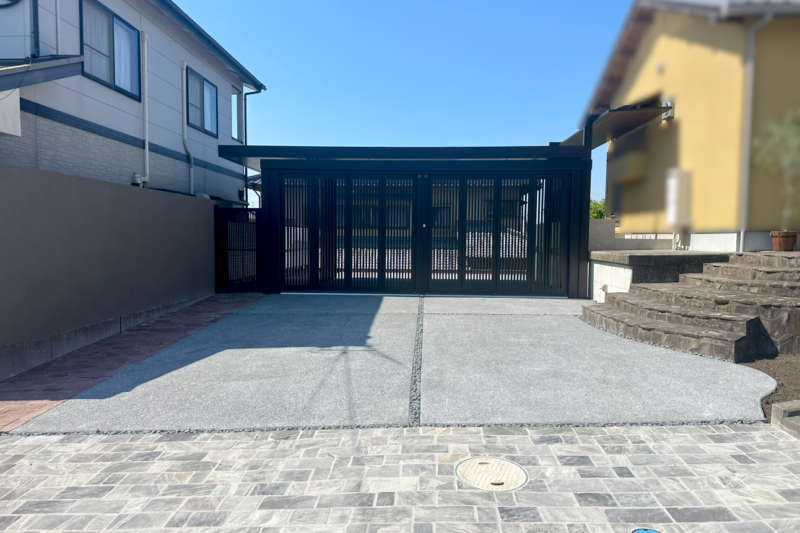 富士市で施工したLIXIL Gルーフカールーフとプレミエスゲートワイドを採用した上質なお庭リフォーム外構の全景